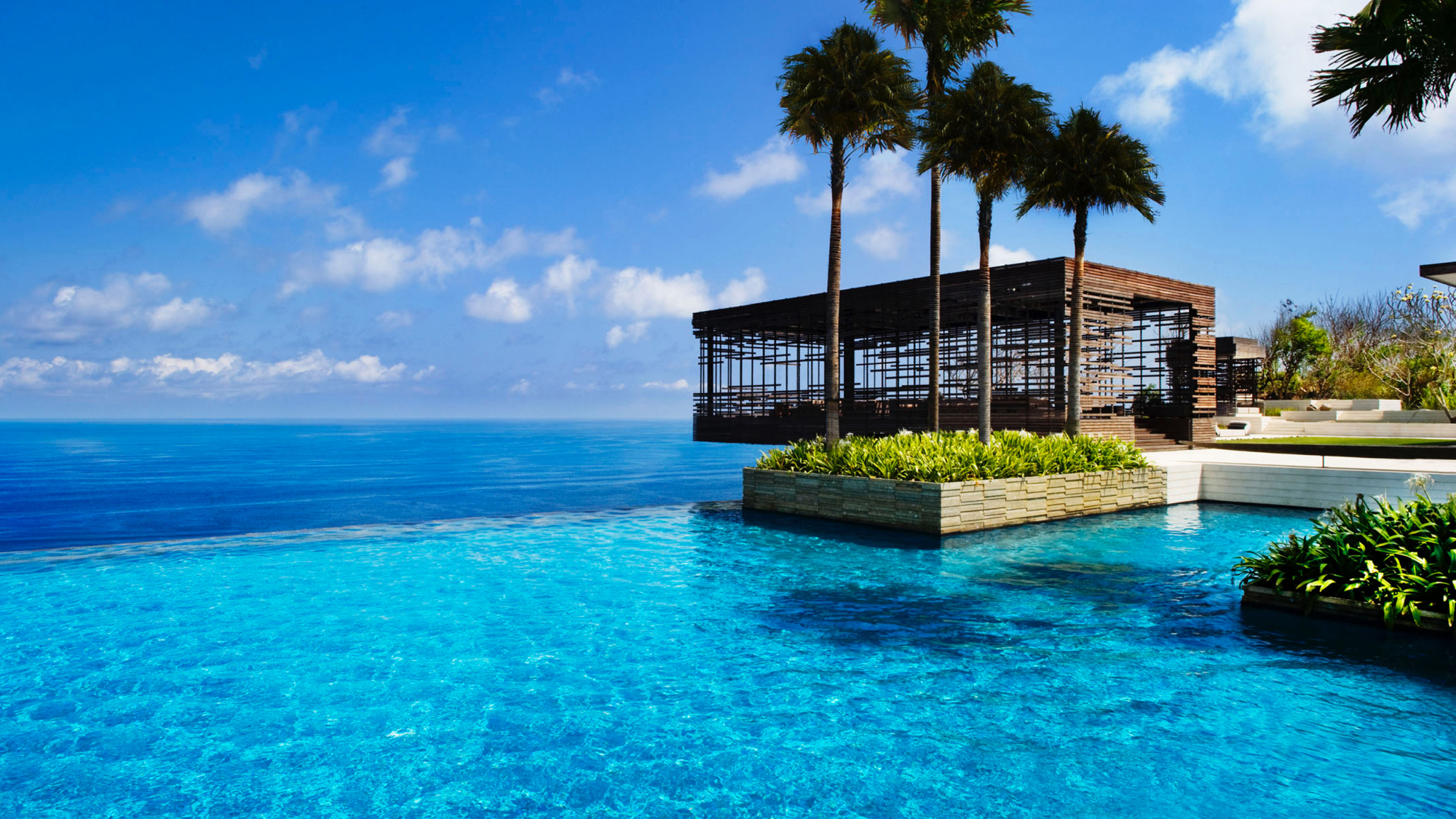 Uluwatu villas exterior with infinity pool