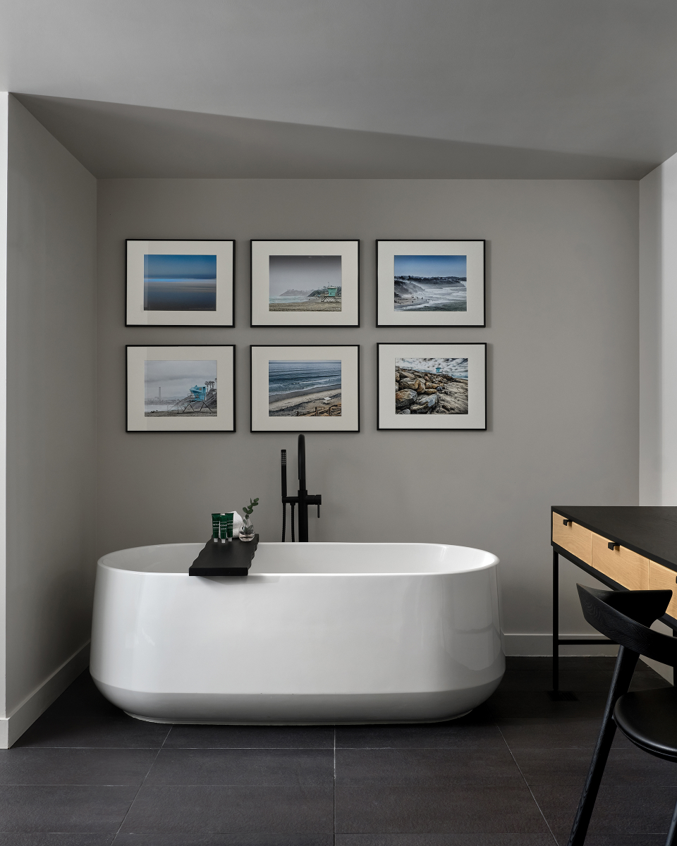 bathtub in studio room