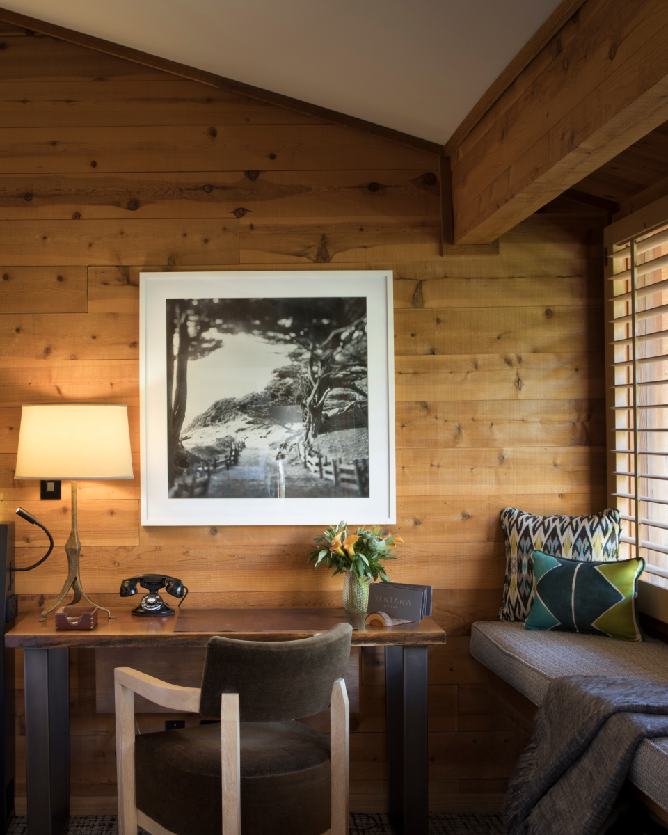 office area in the superior fireplace guestroom