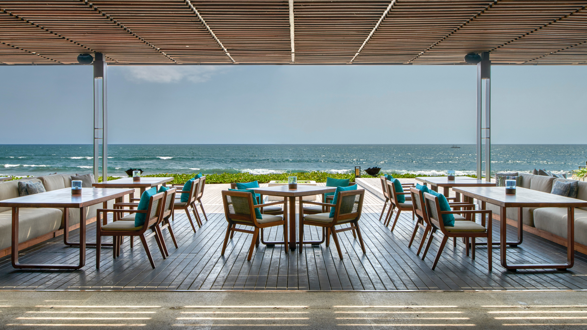 ocean front dining